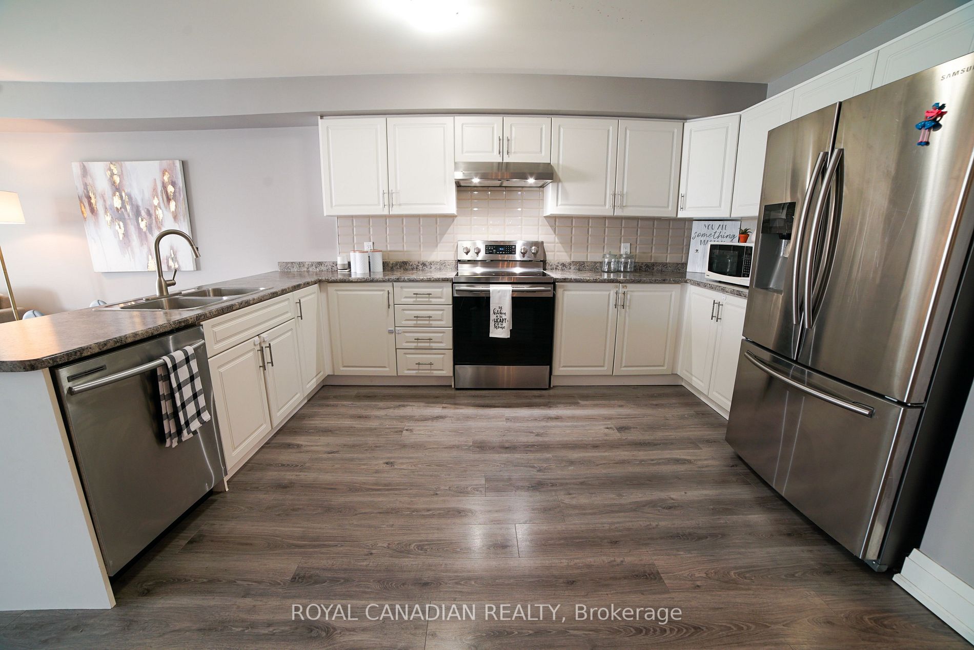 1F Chisholm St E