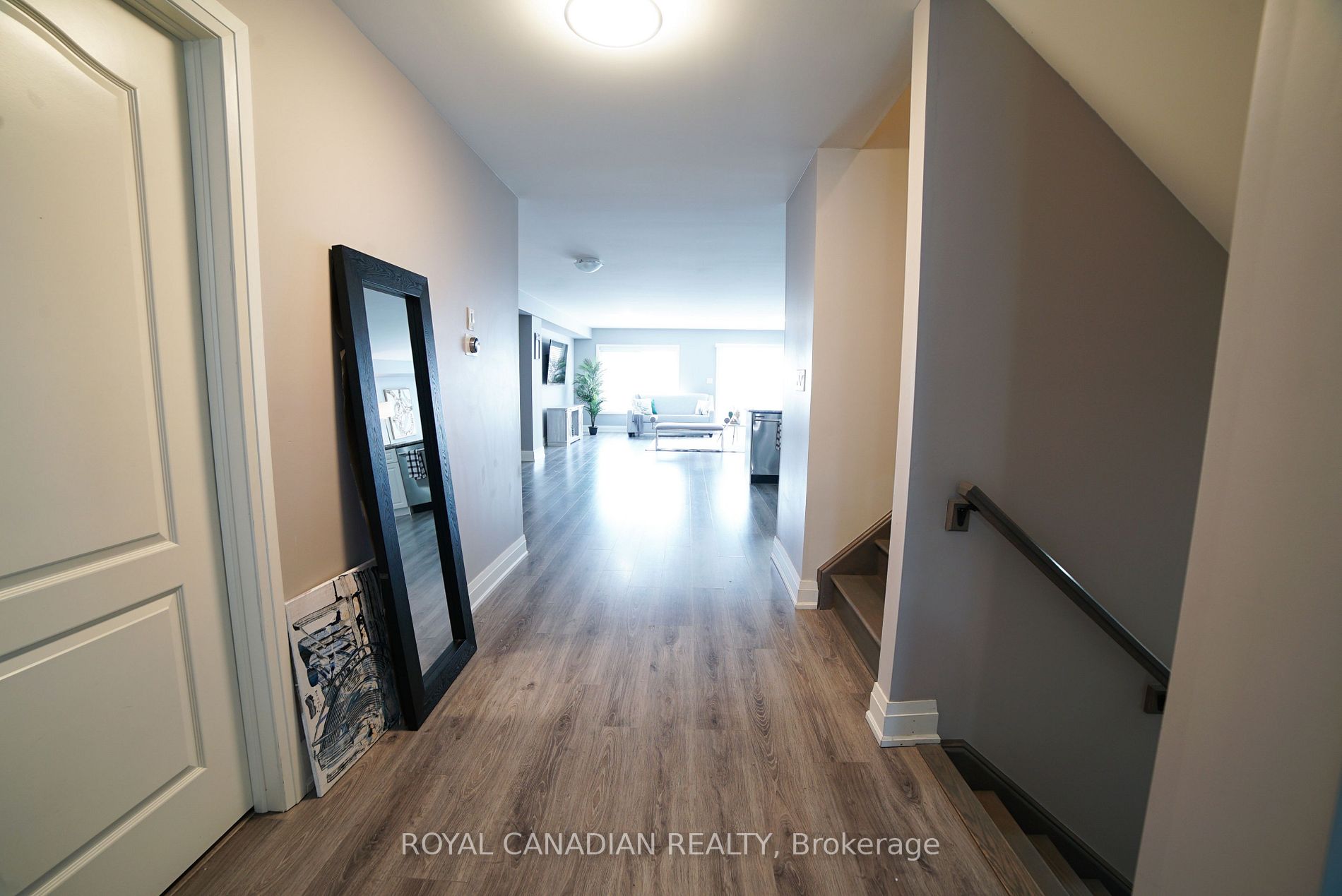 1F Chisholm St E