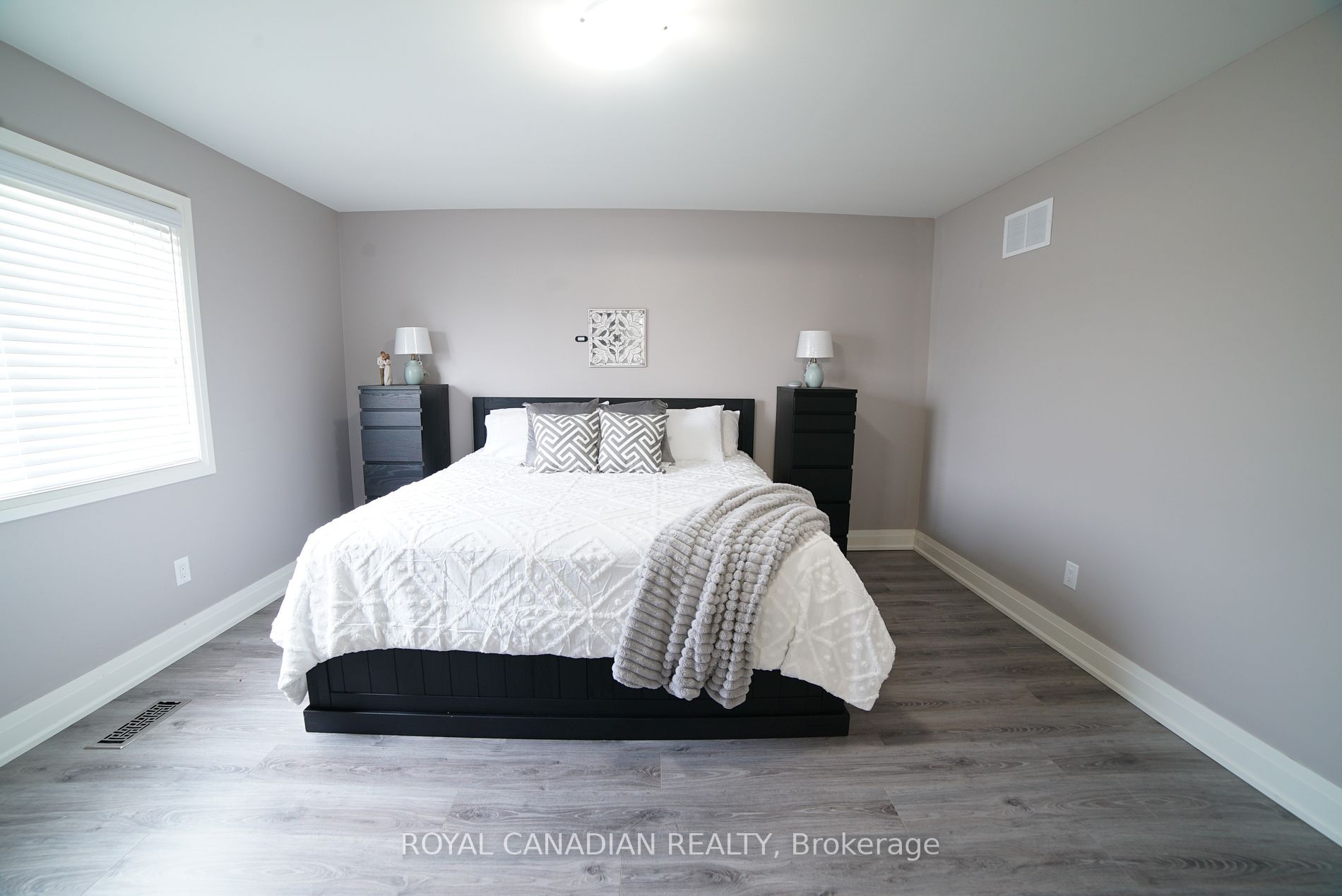1F Chisholm St E