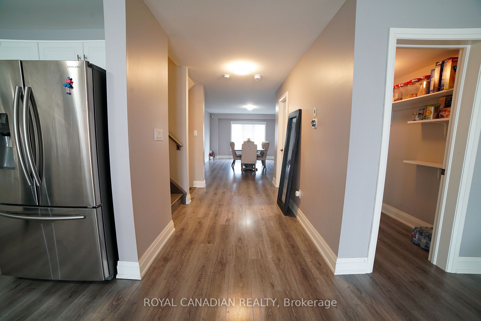 1F Chisholm St E
