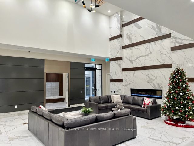 1050 Main St E, #315