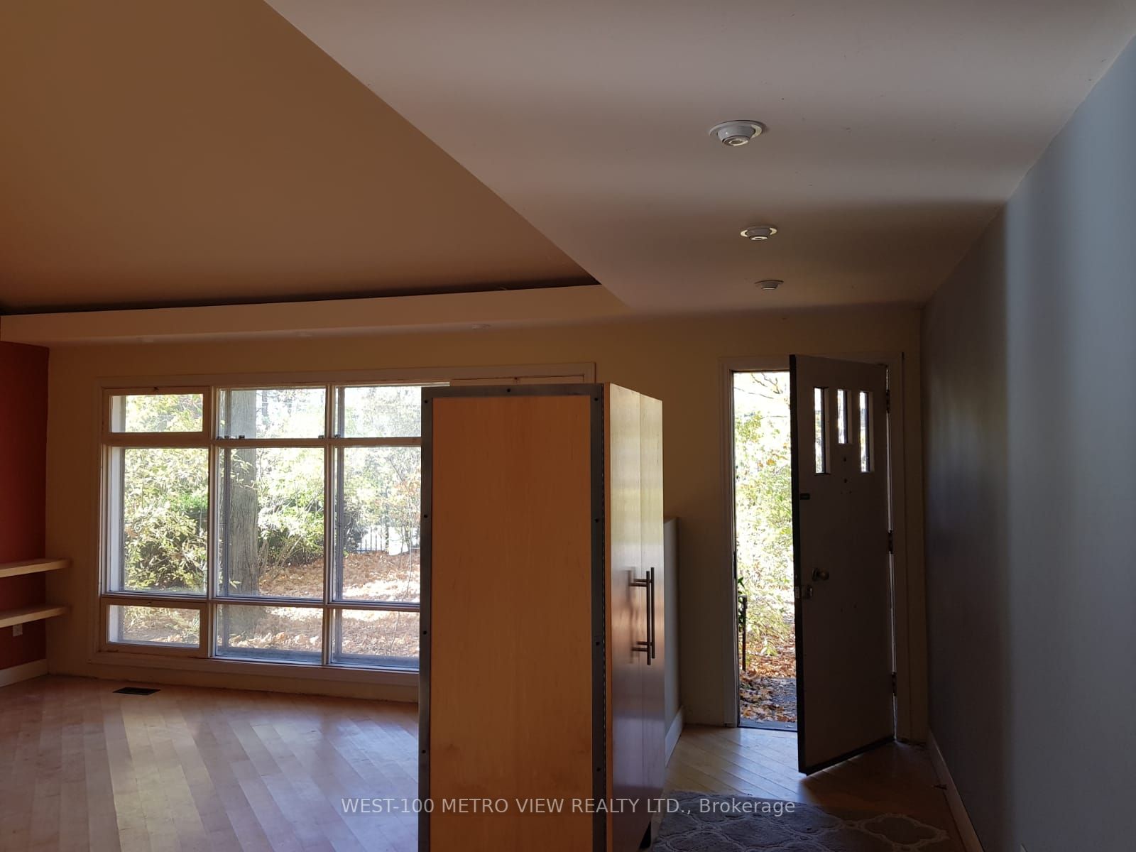 276 Lakeshore Road W