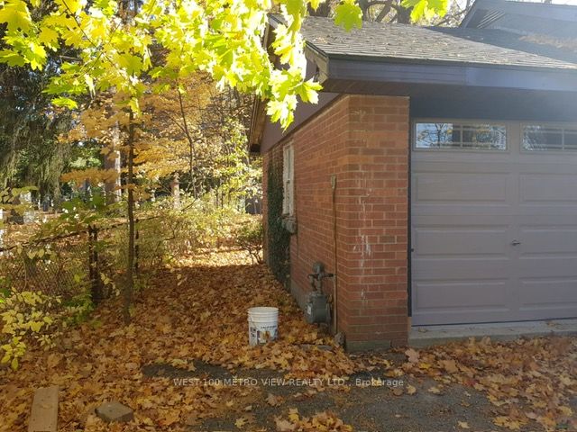 276 Lakeshore Road W