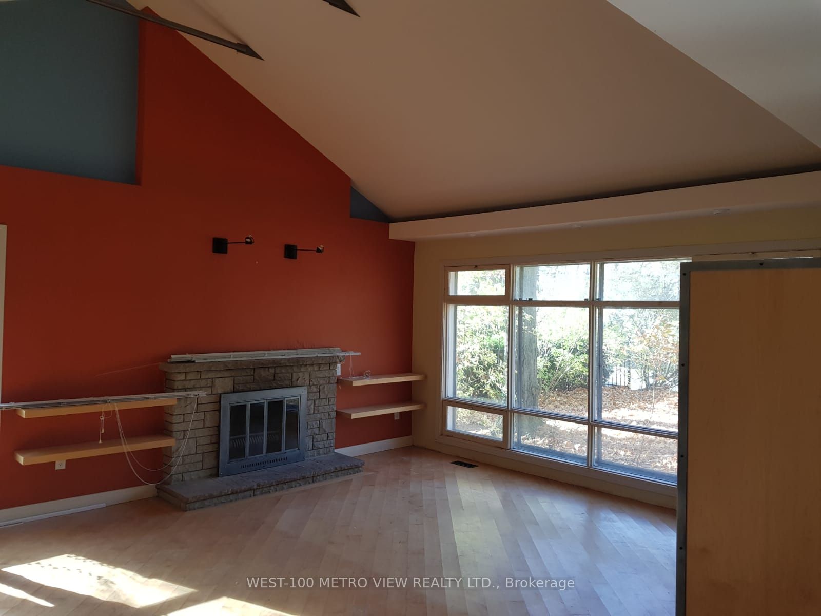 276 Lakeshore Road W
