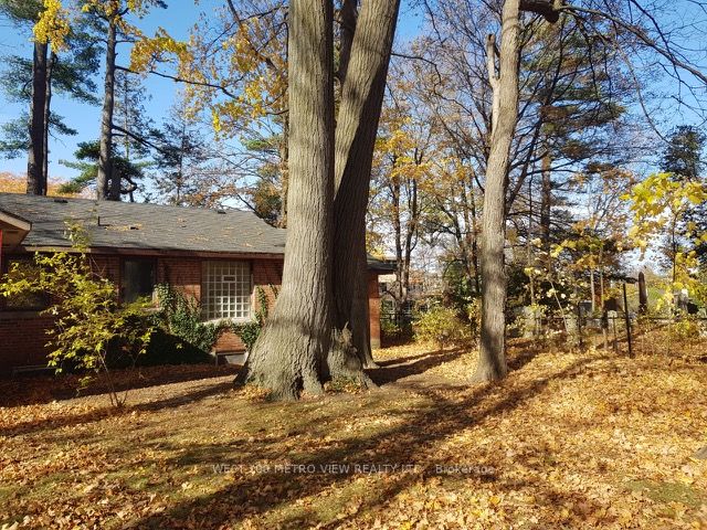 276 Lakeshore Road W