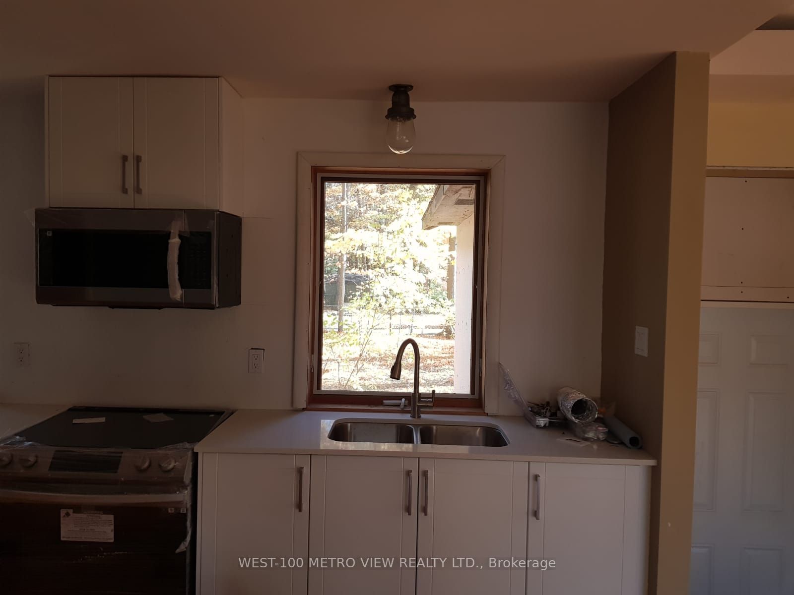 276 Lakeshore Road W