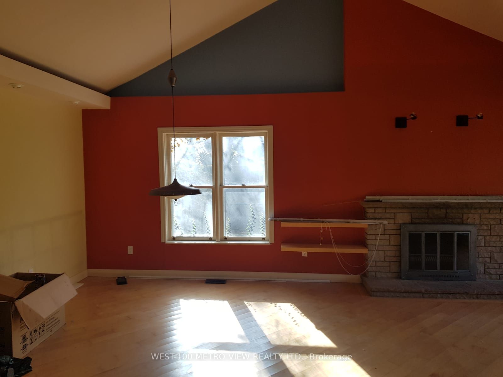276 Lakeshore Road W