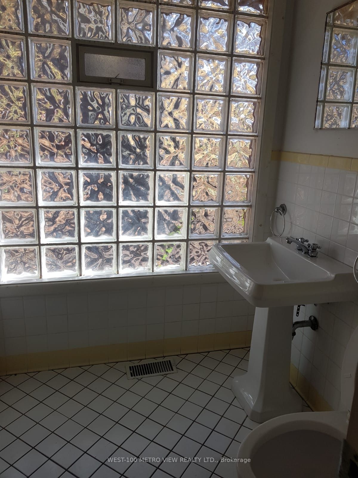 276 Lakeshore Road W