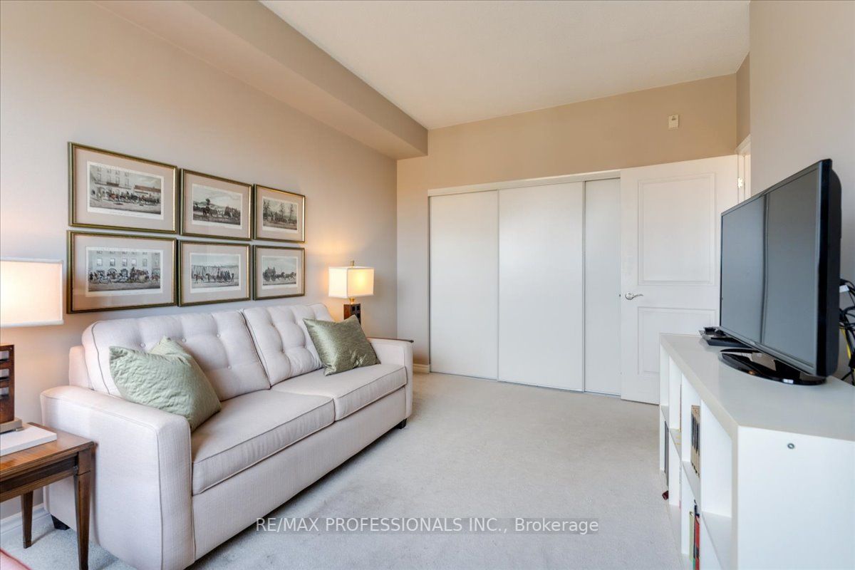 4196 Dundas St W, #607