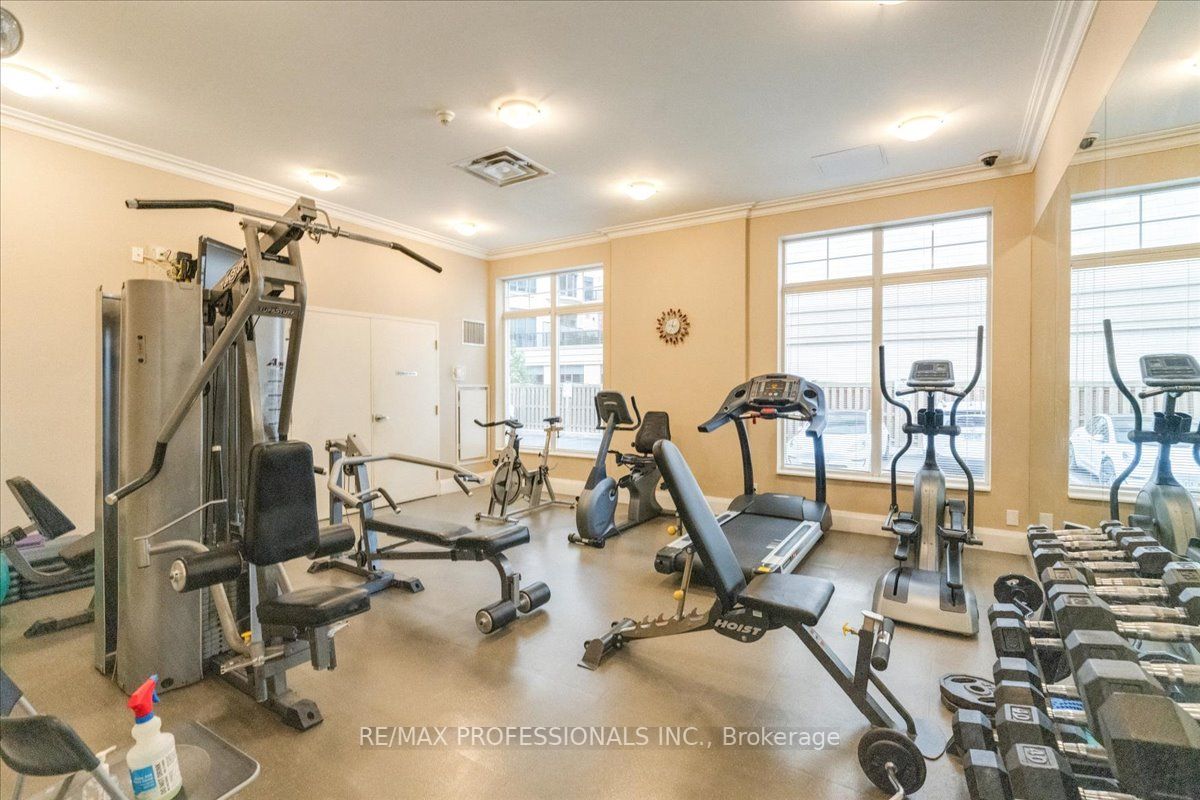 4196 Dundas St W, #607