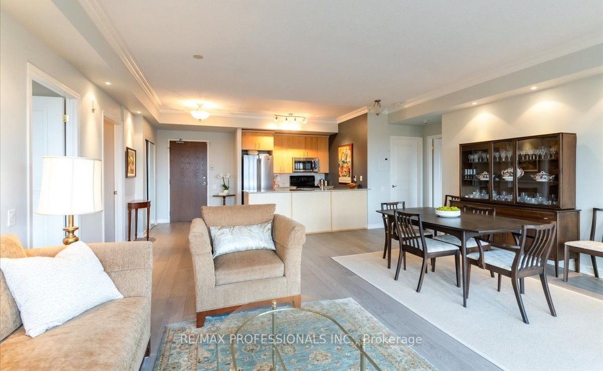 4196 Dundas St W, #607