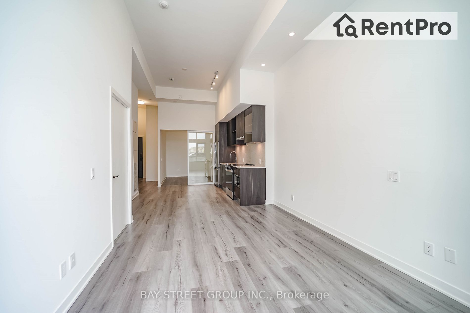 407 Dundas St W, #120