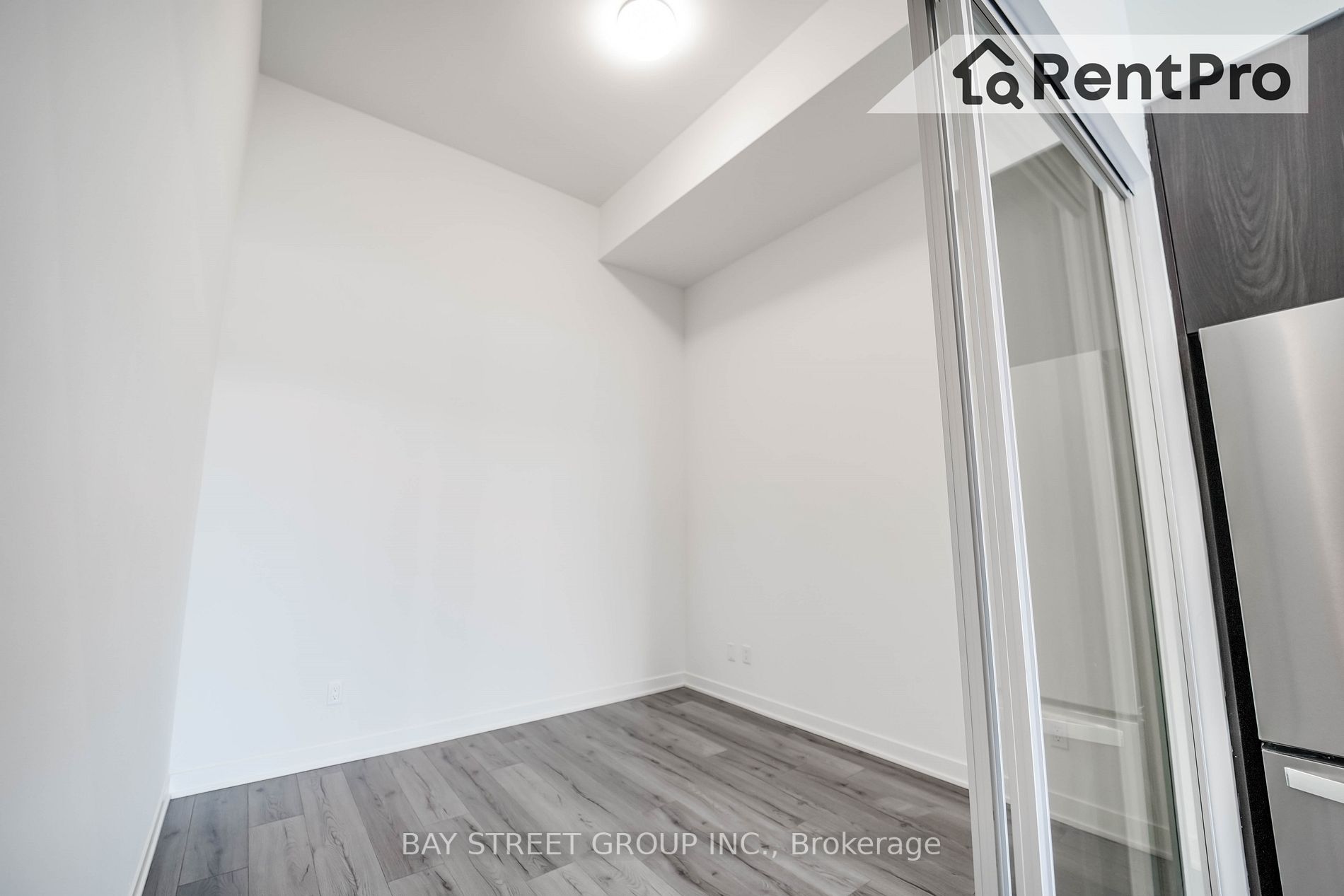407 Dundas St W, #120