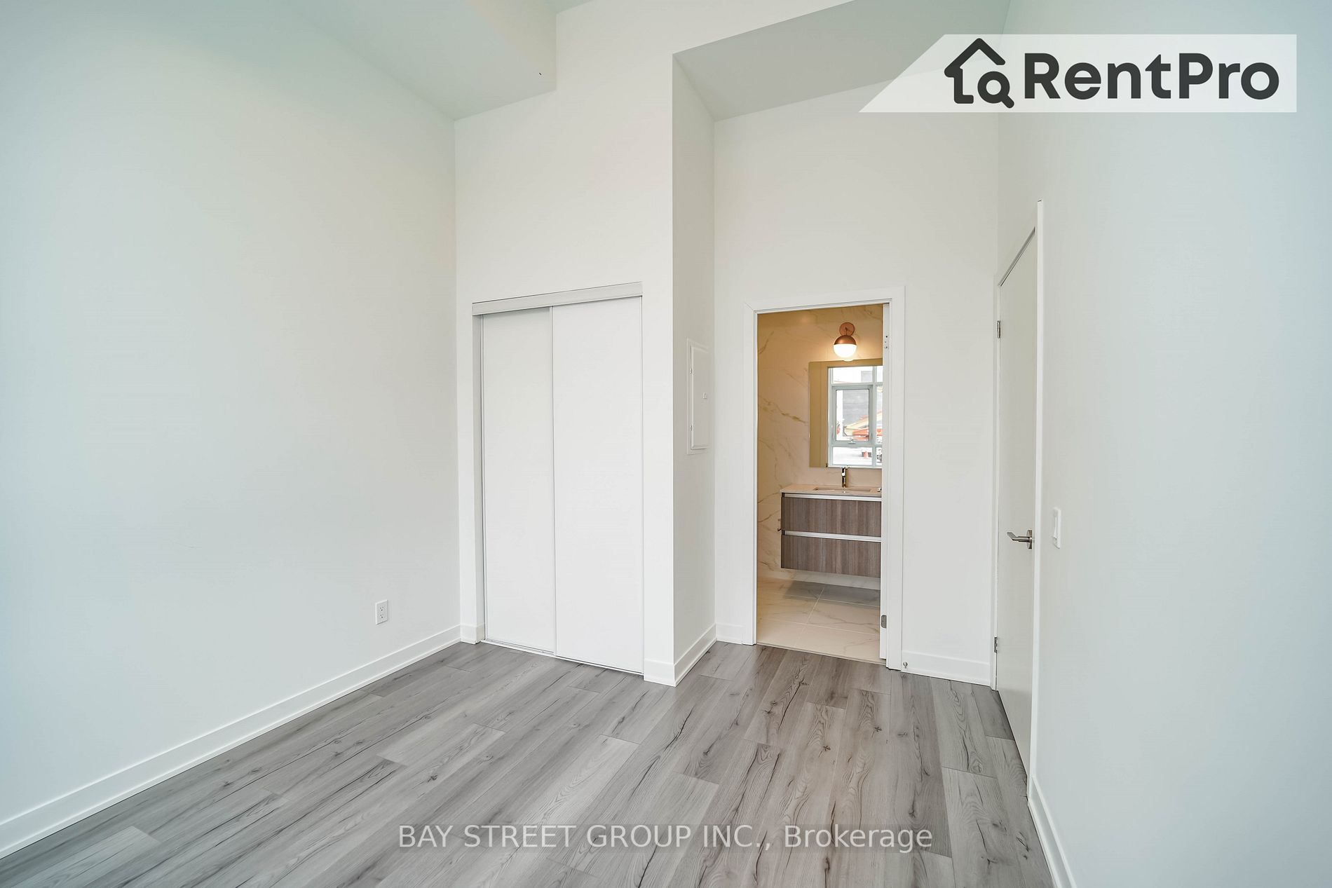 407 Dundas St W, #120