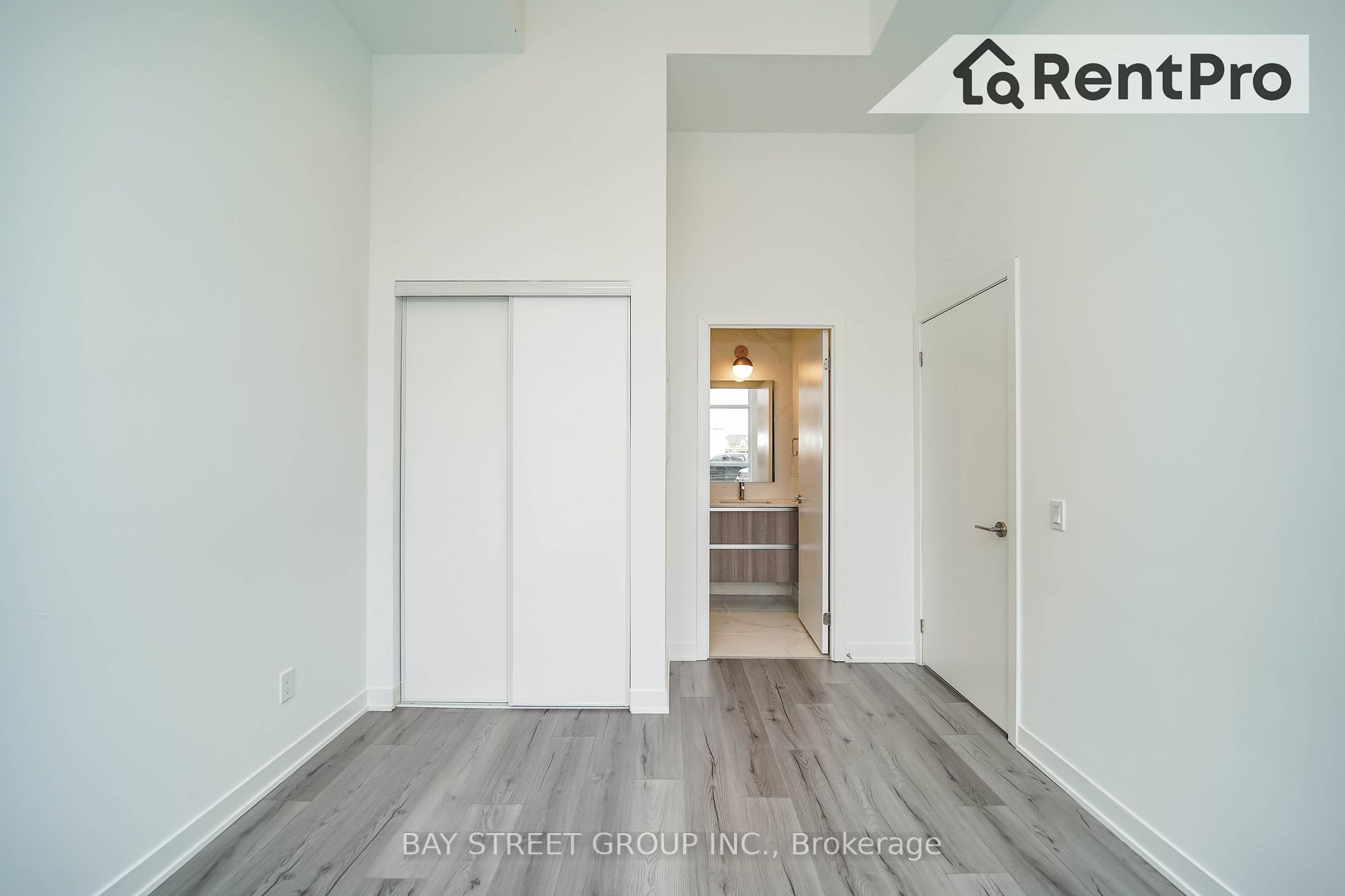 407 Dundas St W, #120