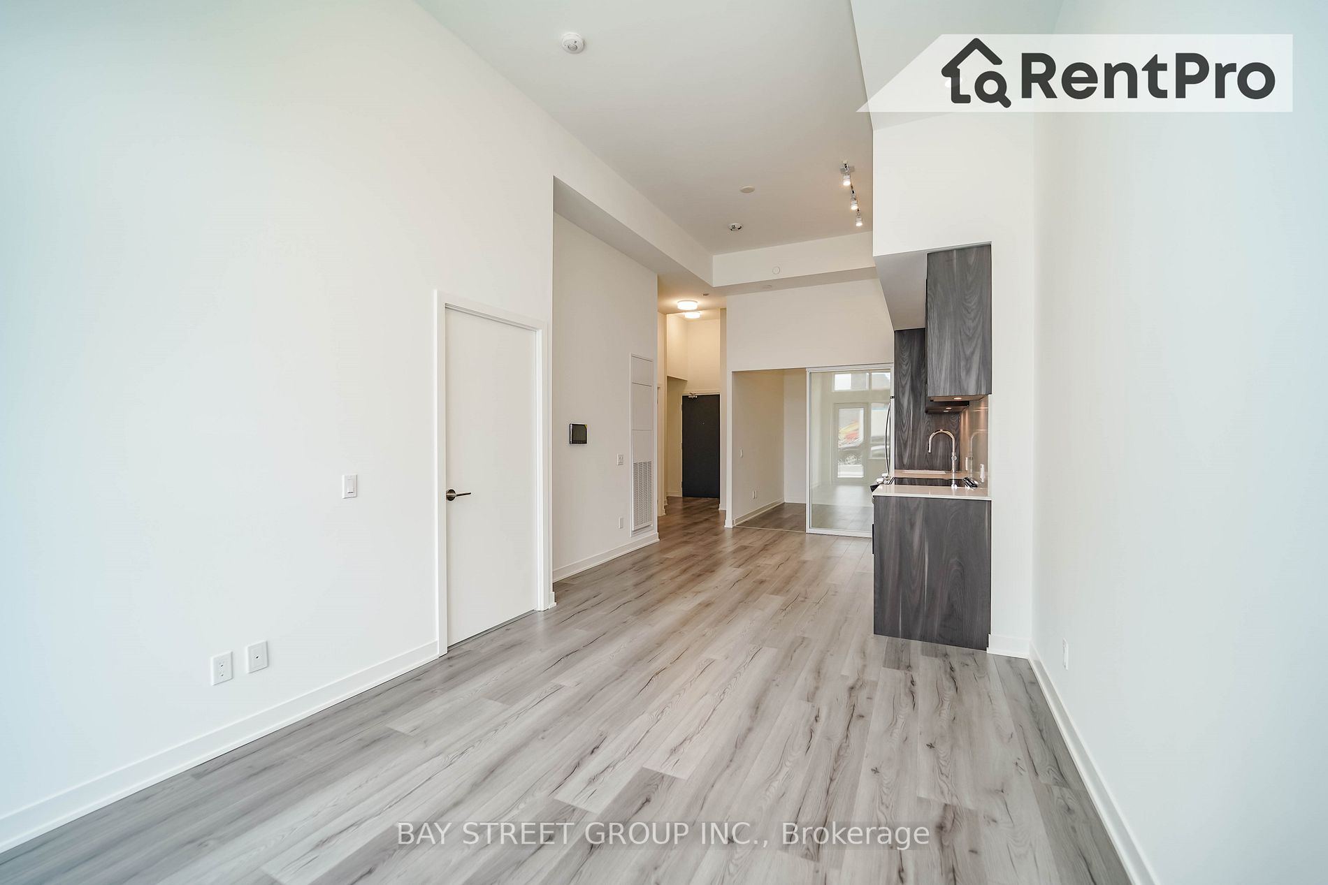 407 Dundas St W, #120