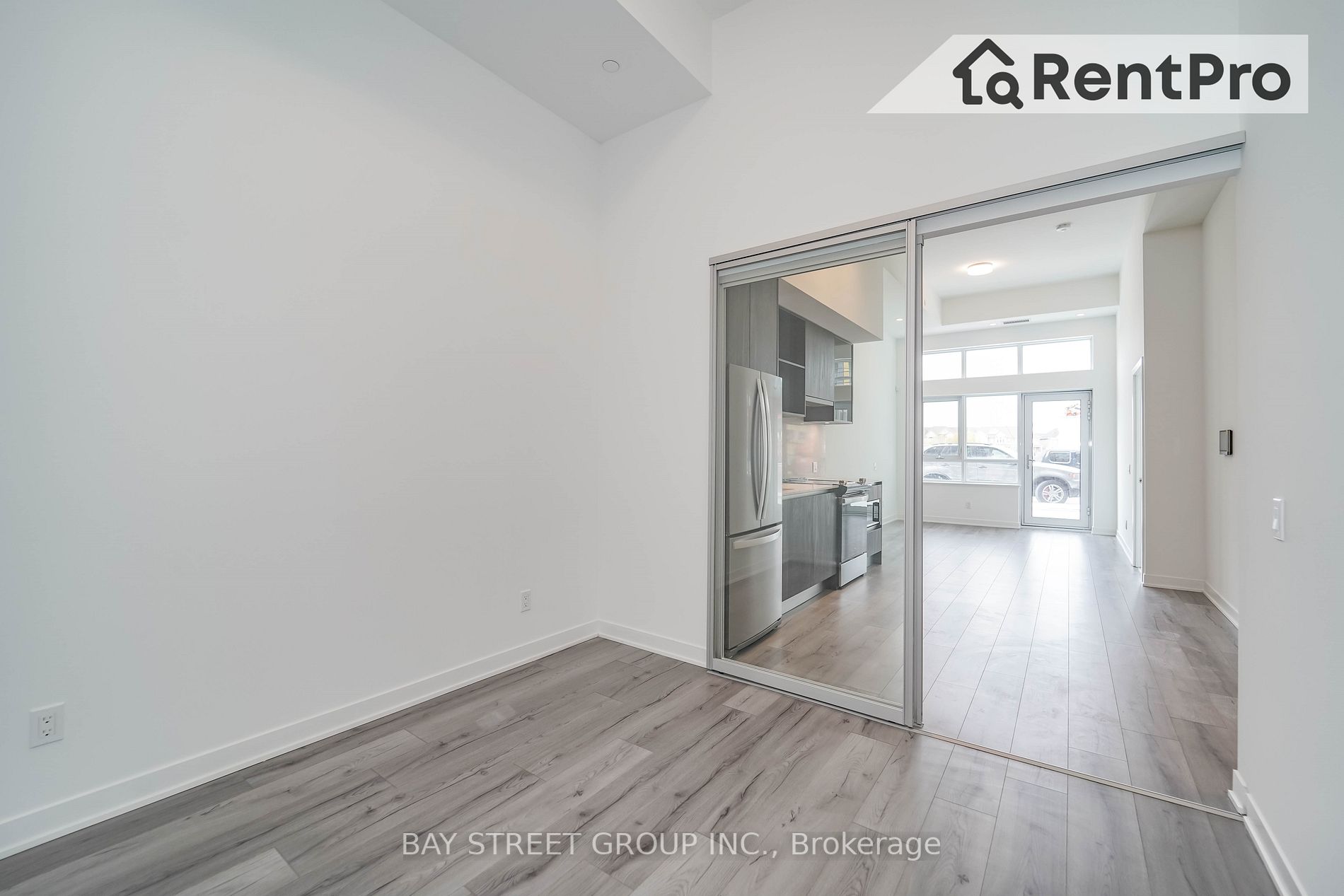 407 Dundas St W, #120