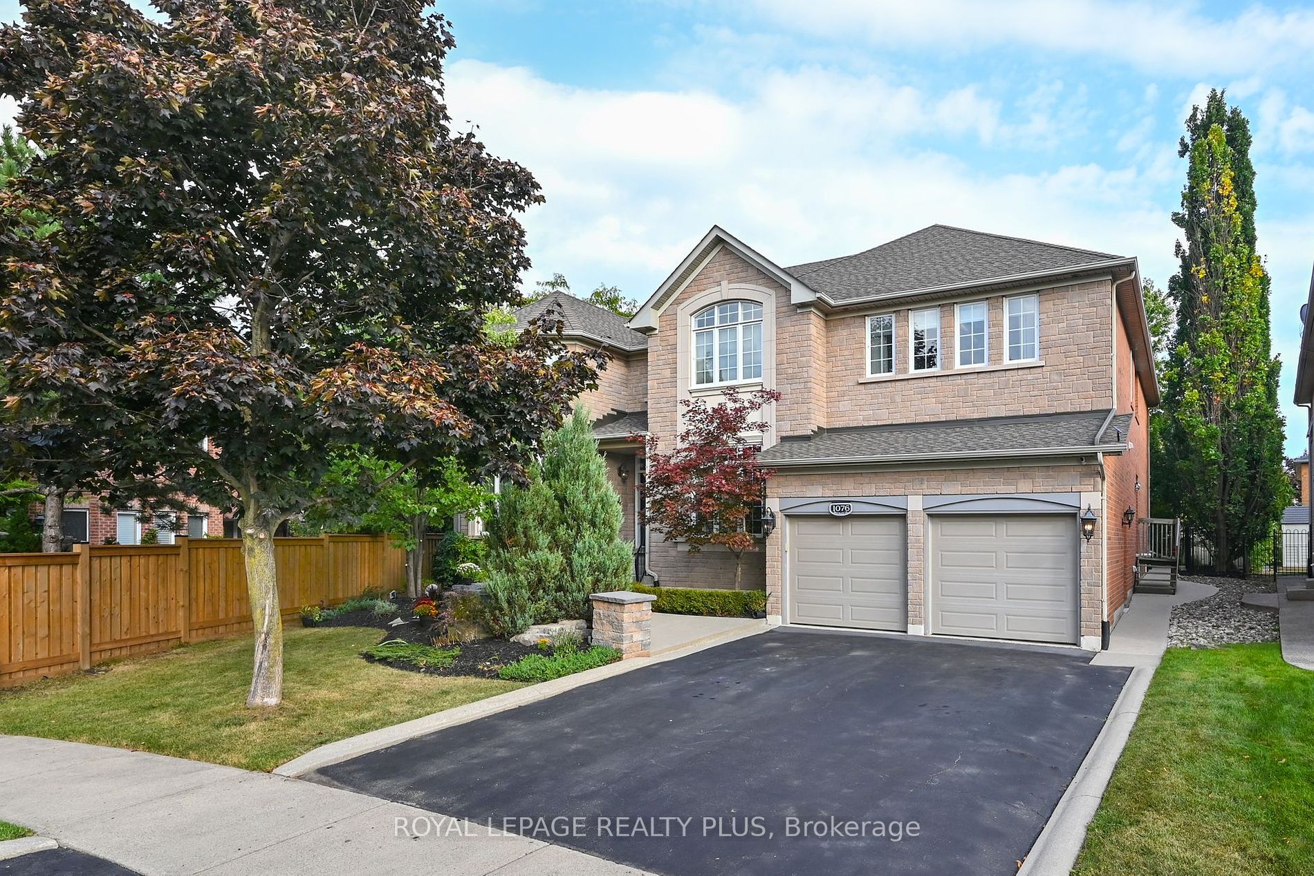 1076 Skyvalley Cres