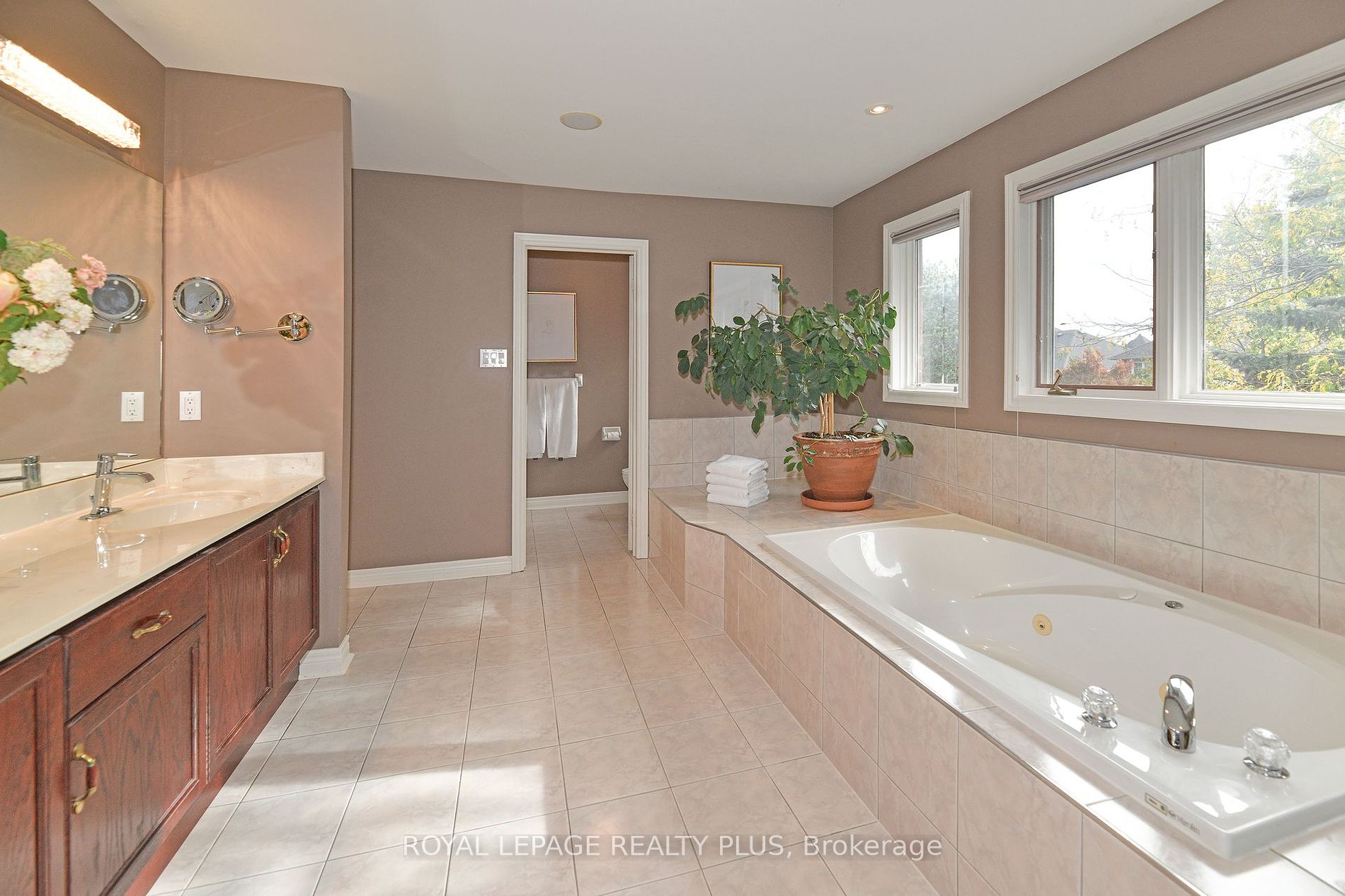 1076 Skyvalley Cres