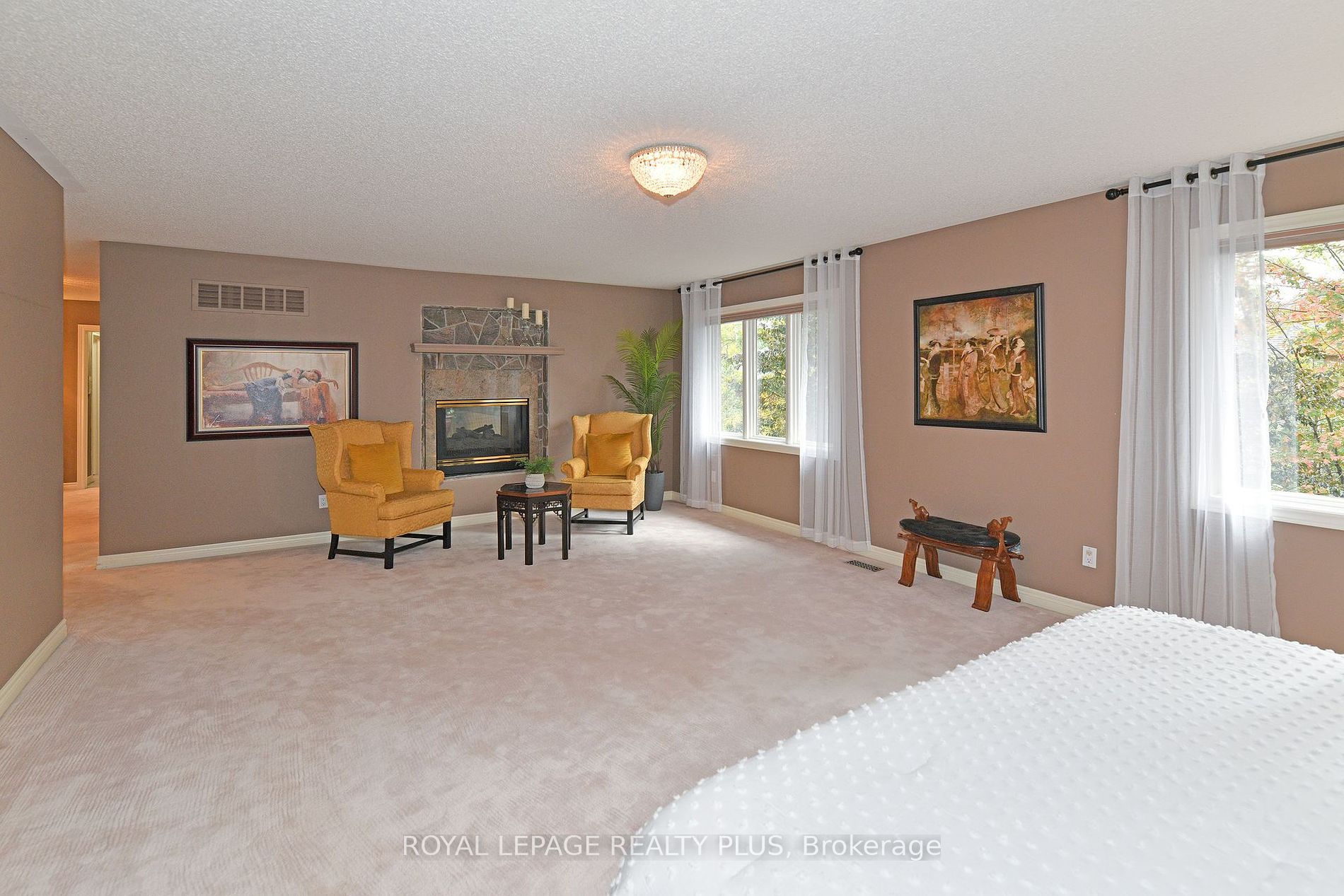 1076 Skyvalley Cres