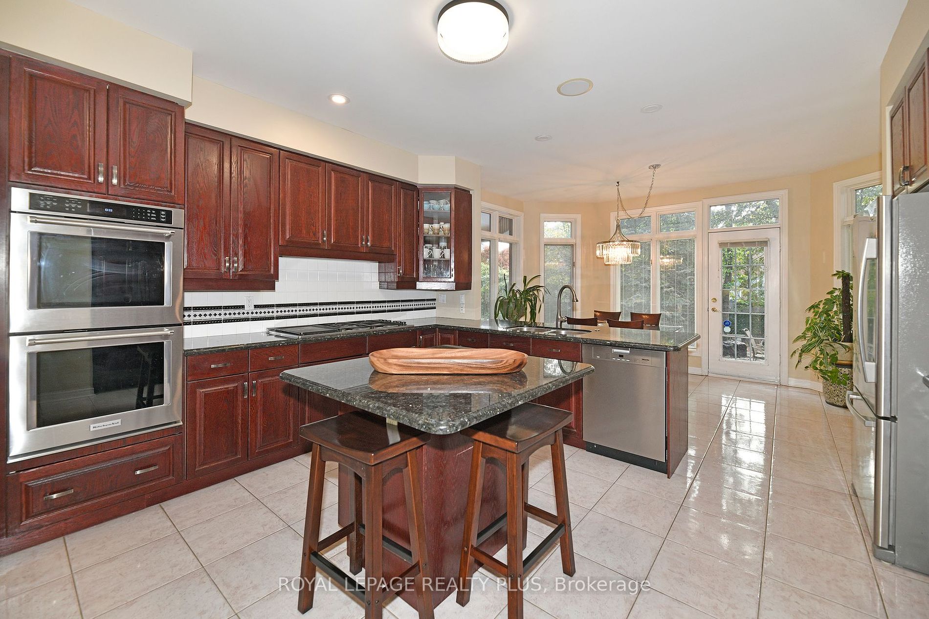 1076 Skyvalley Cres