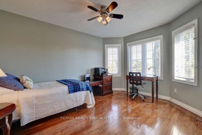 3135 Dover Cres