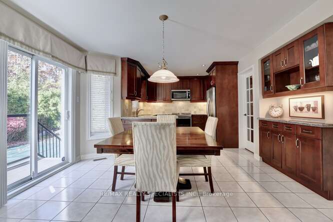 3135 Dover Cres