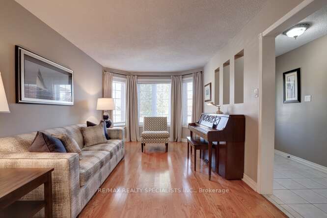 3135 Dover Cres