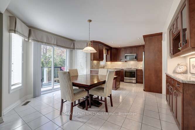 3135 Dover Cres
