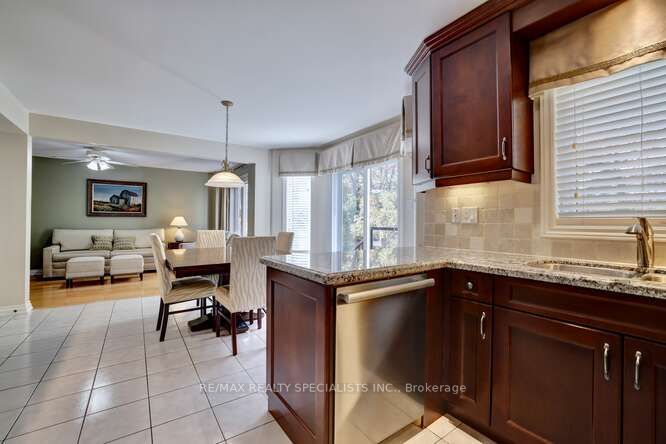 3135 Dover Cres
