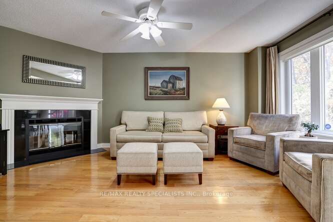 3135 Dover Cres