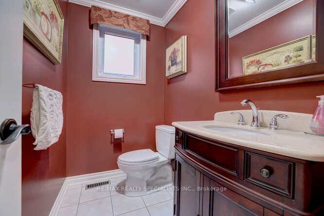 3135 Dover Cres