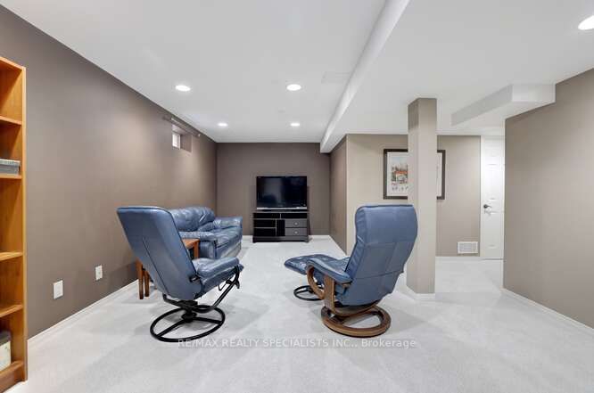 3135 Dover Cres