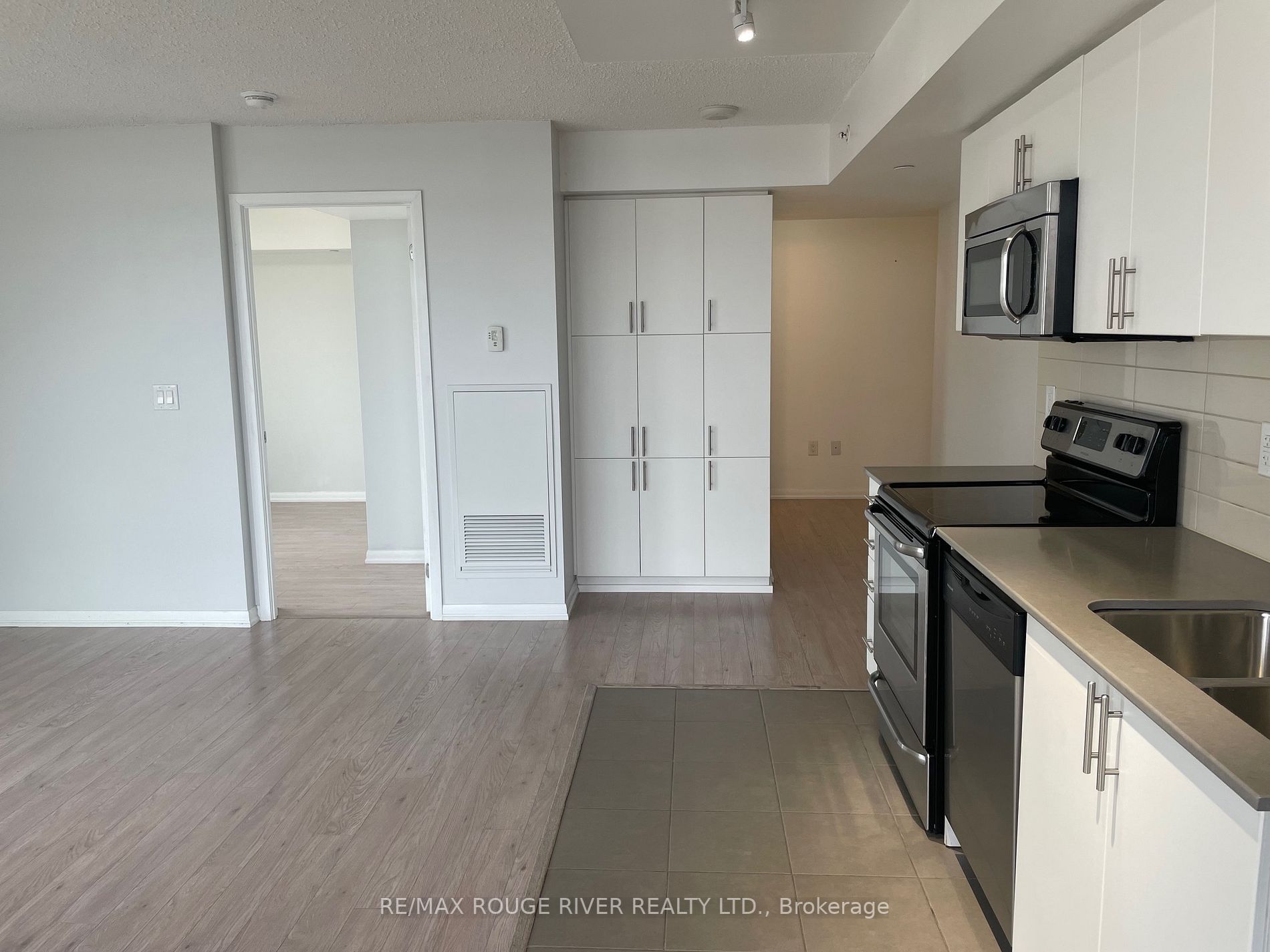800 Lawrence Ave W, #1223