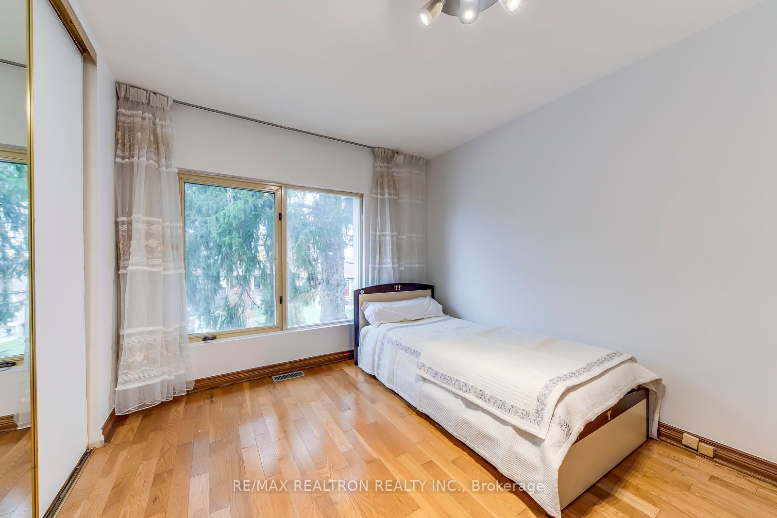 44 Oakfield Dr