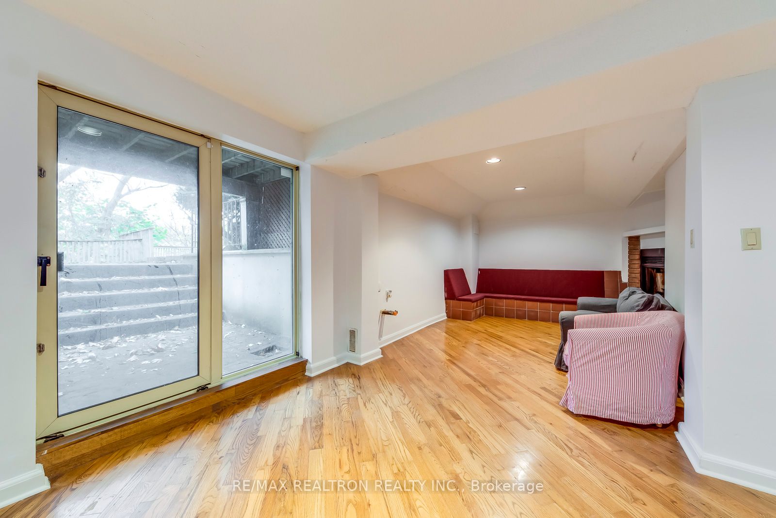 44 Oakfield Dr