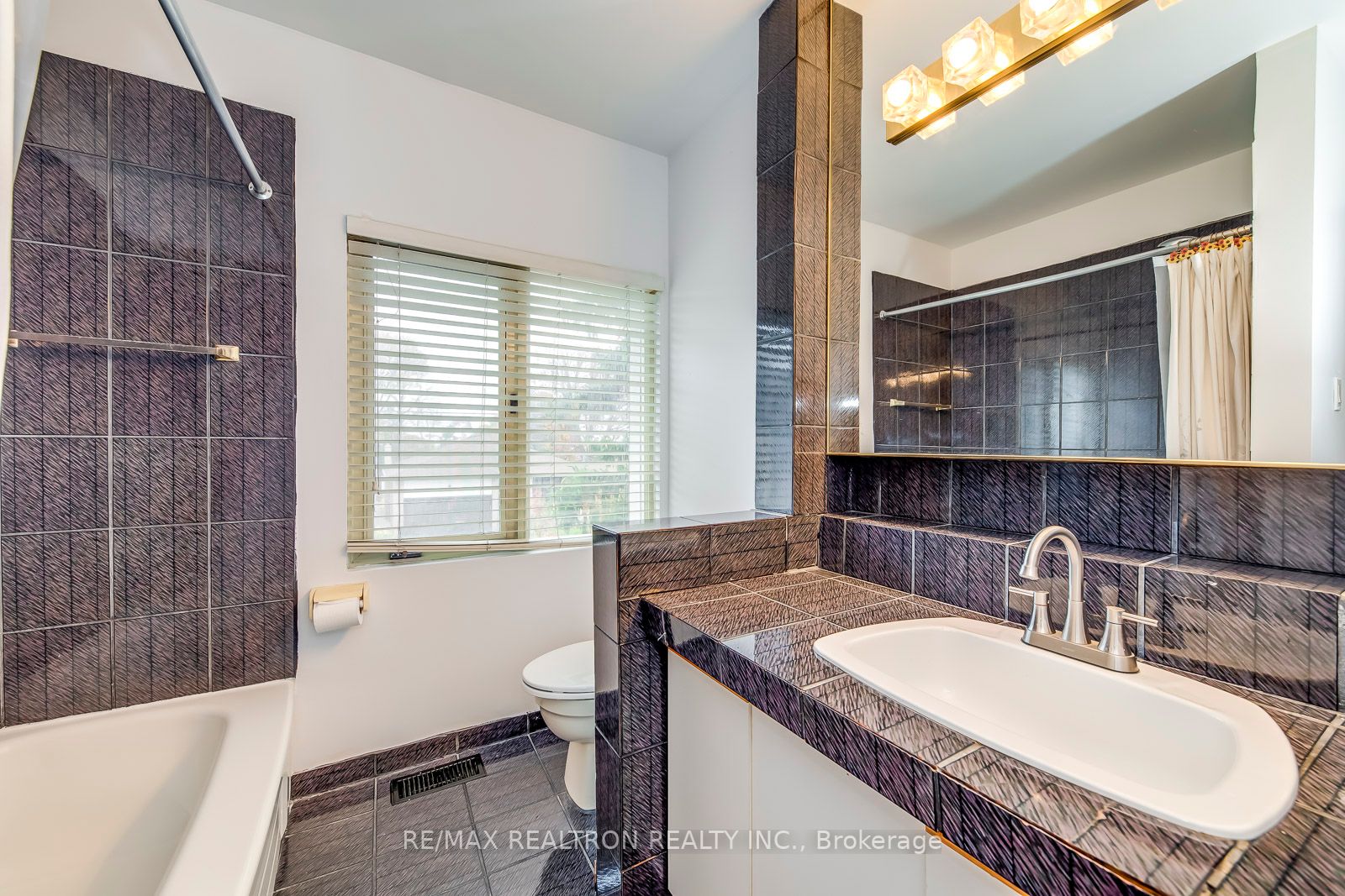 44 Oakfield Dr