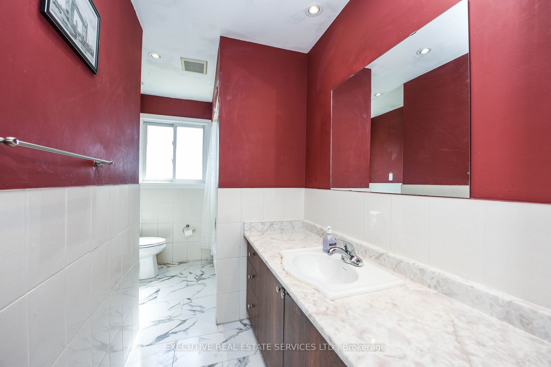 3380 Oakglade Cres