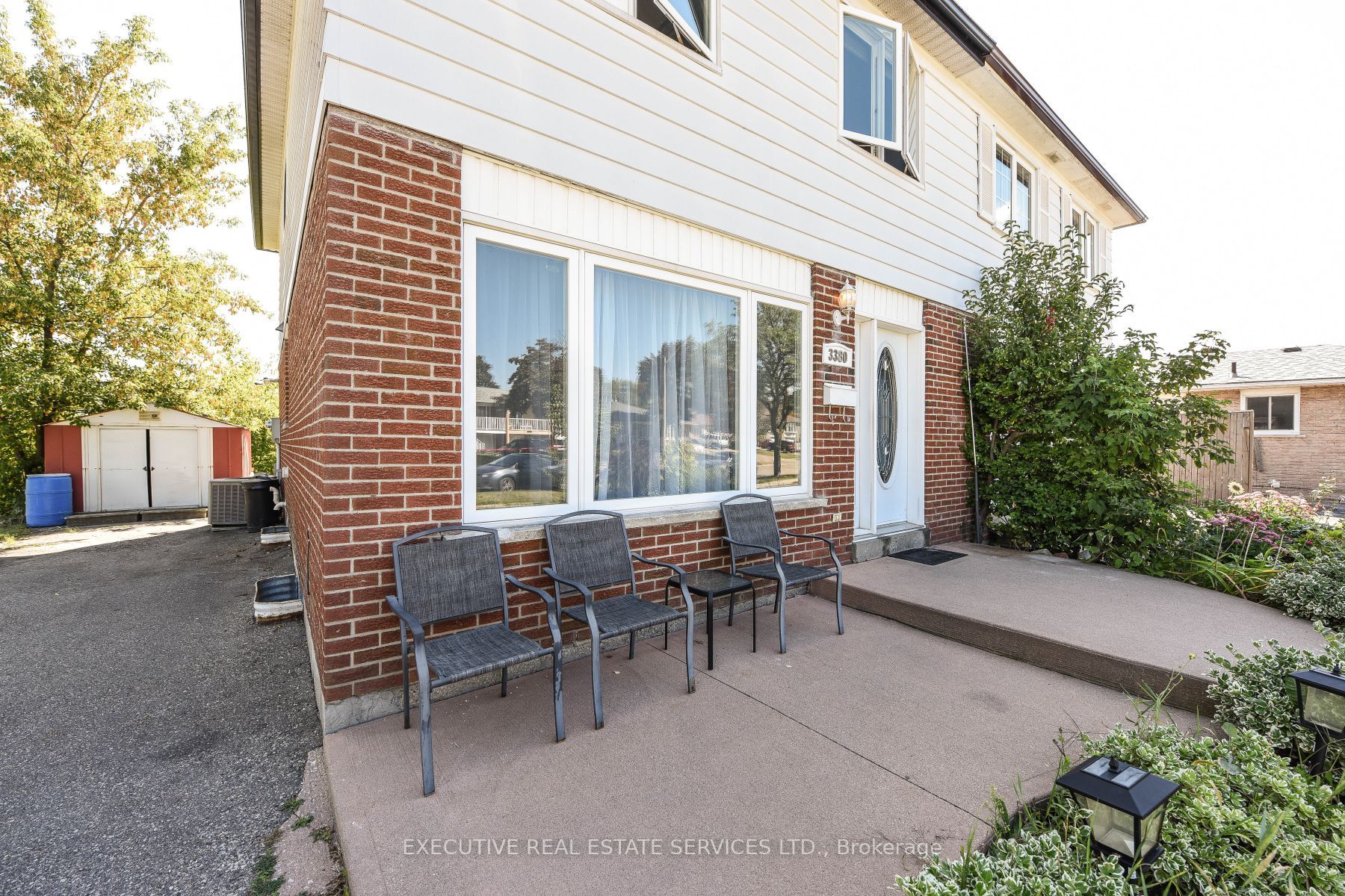3380 Oakglade Cres