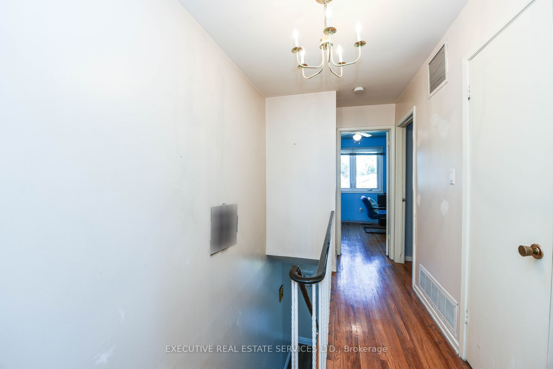 3380 Oakglade Cres