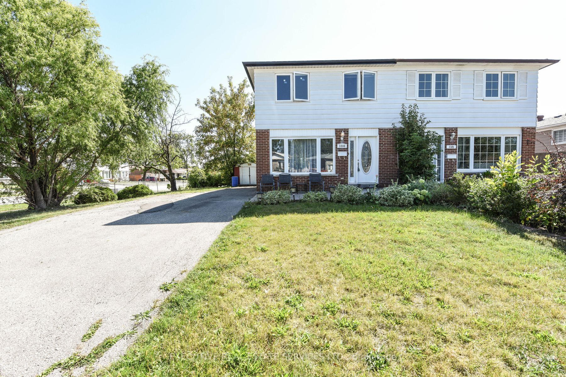3380 Oakglade Cres
