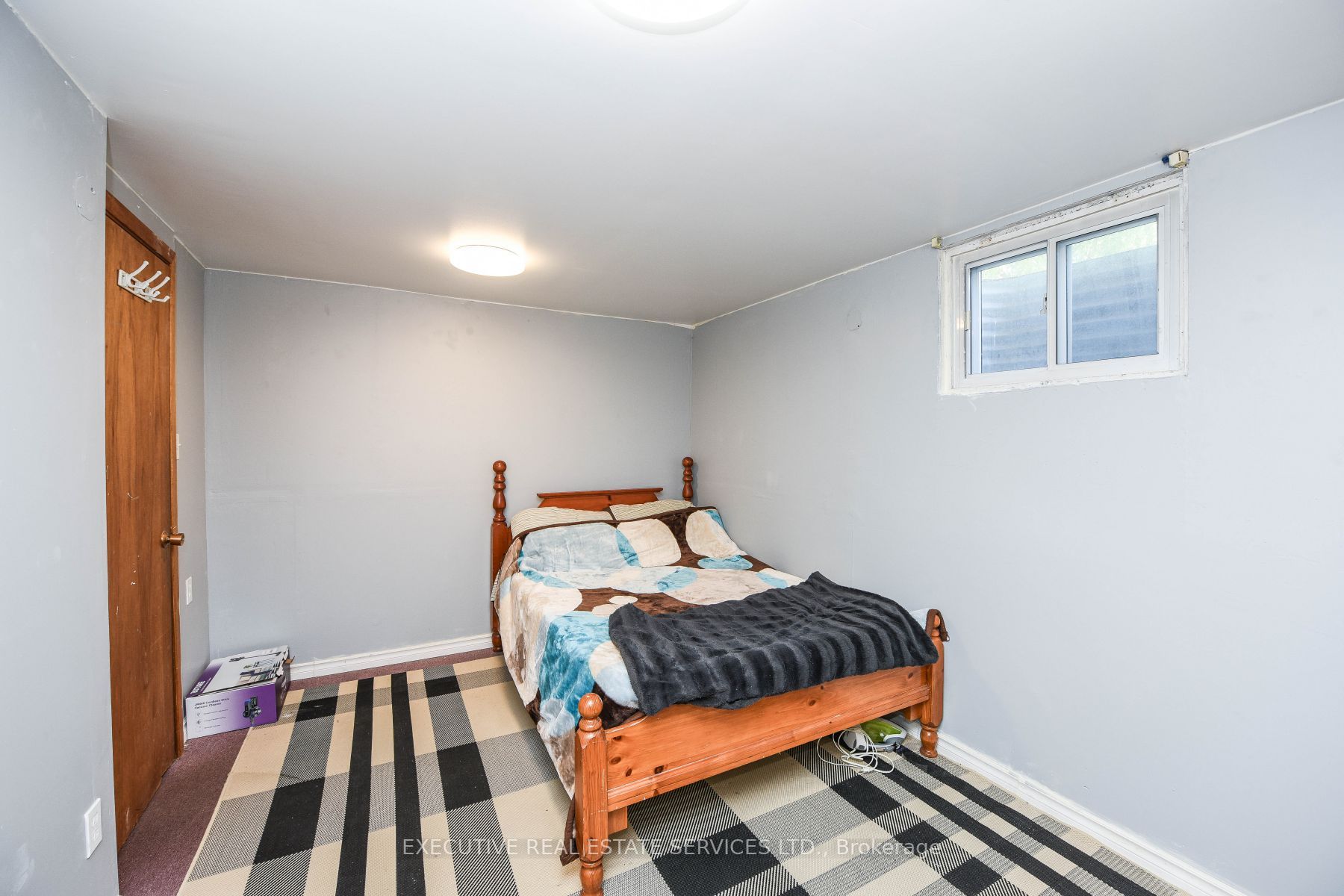 3380 Oakglade Cres