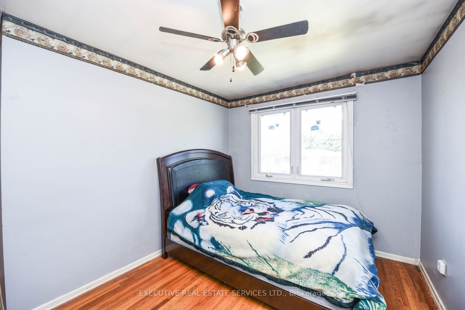 3380 Oakglade Cres