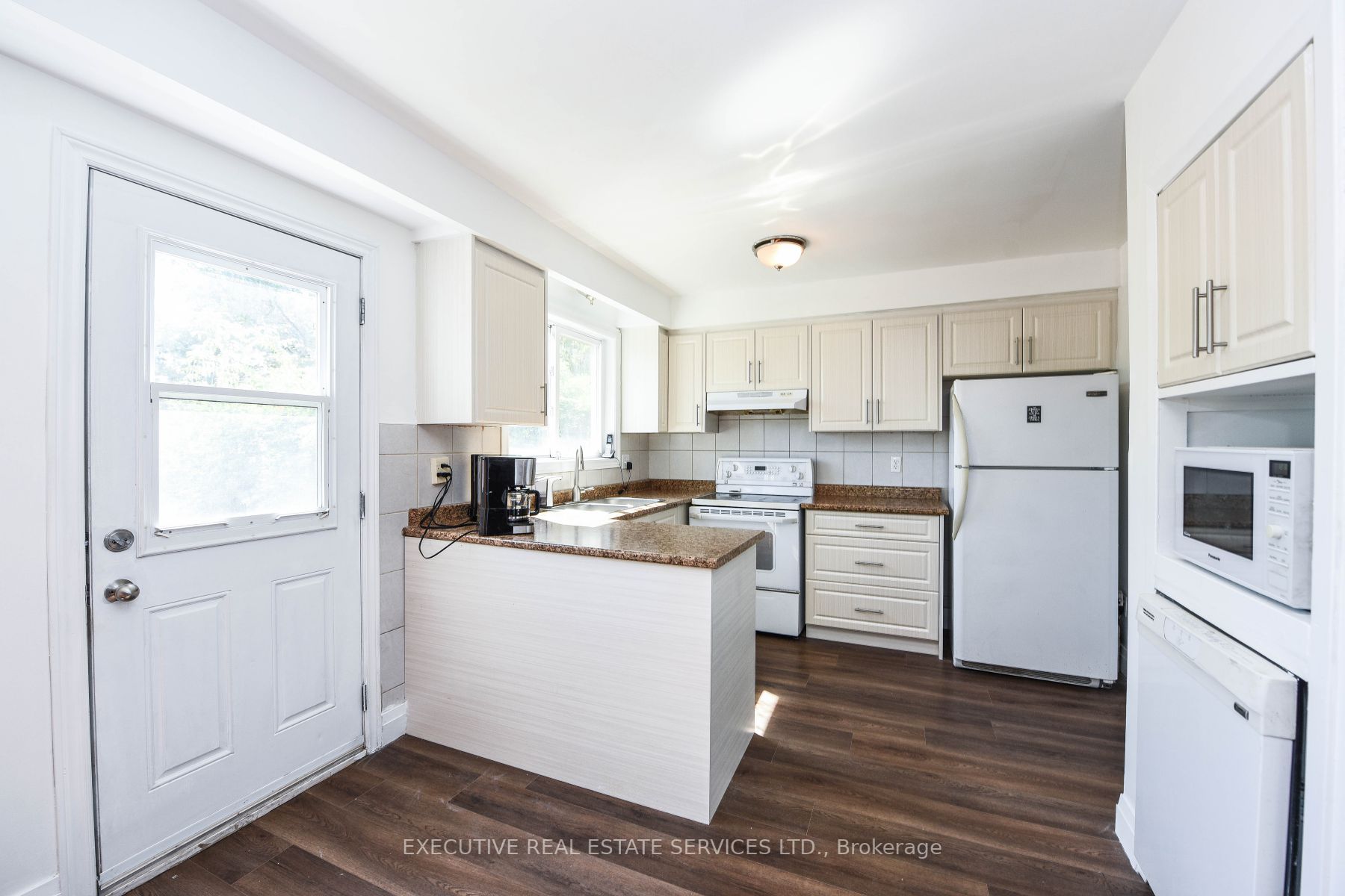 3380 Oakglade Cres