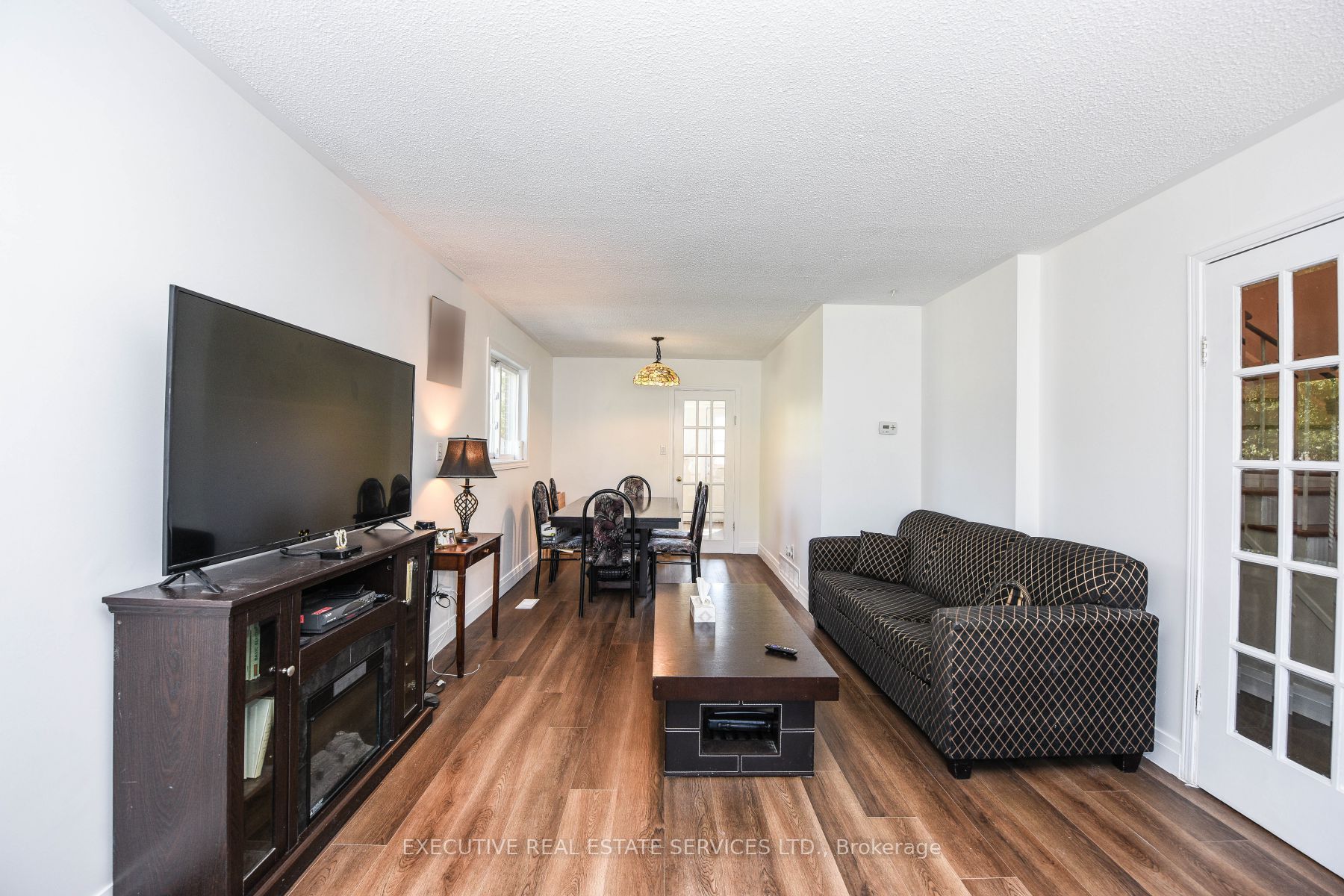 3380 Oakglade Cres