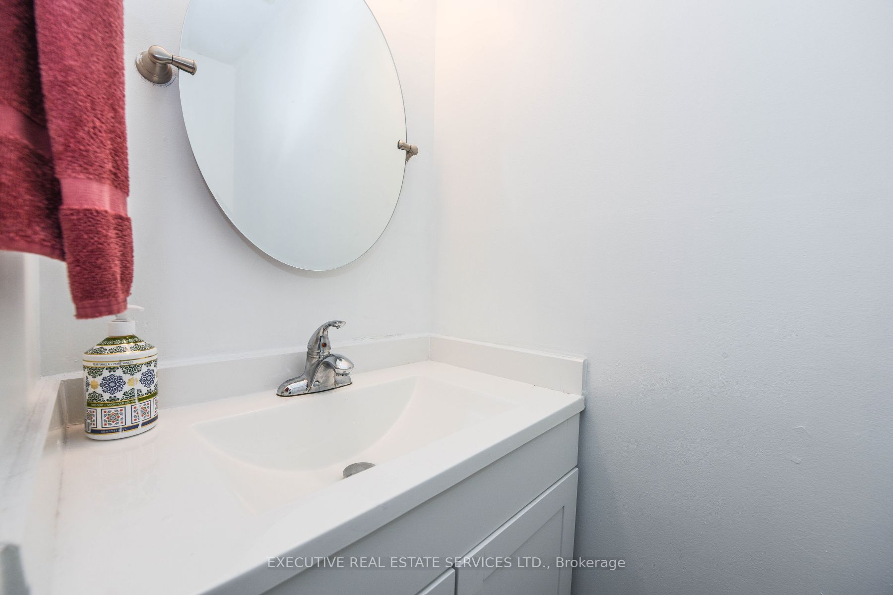 3380 Oakglade Cres