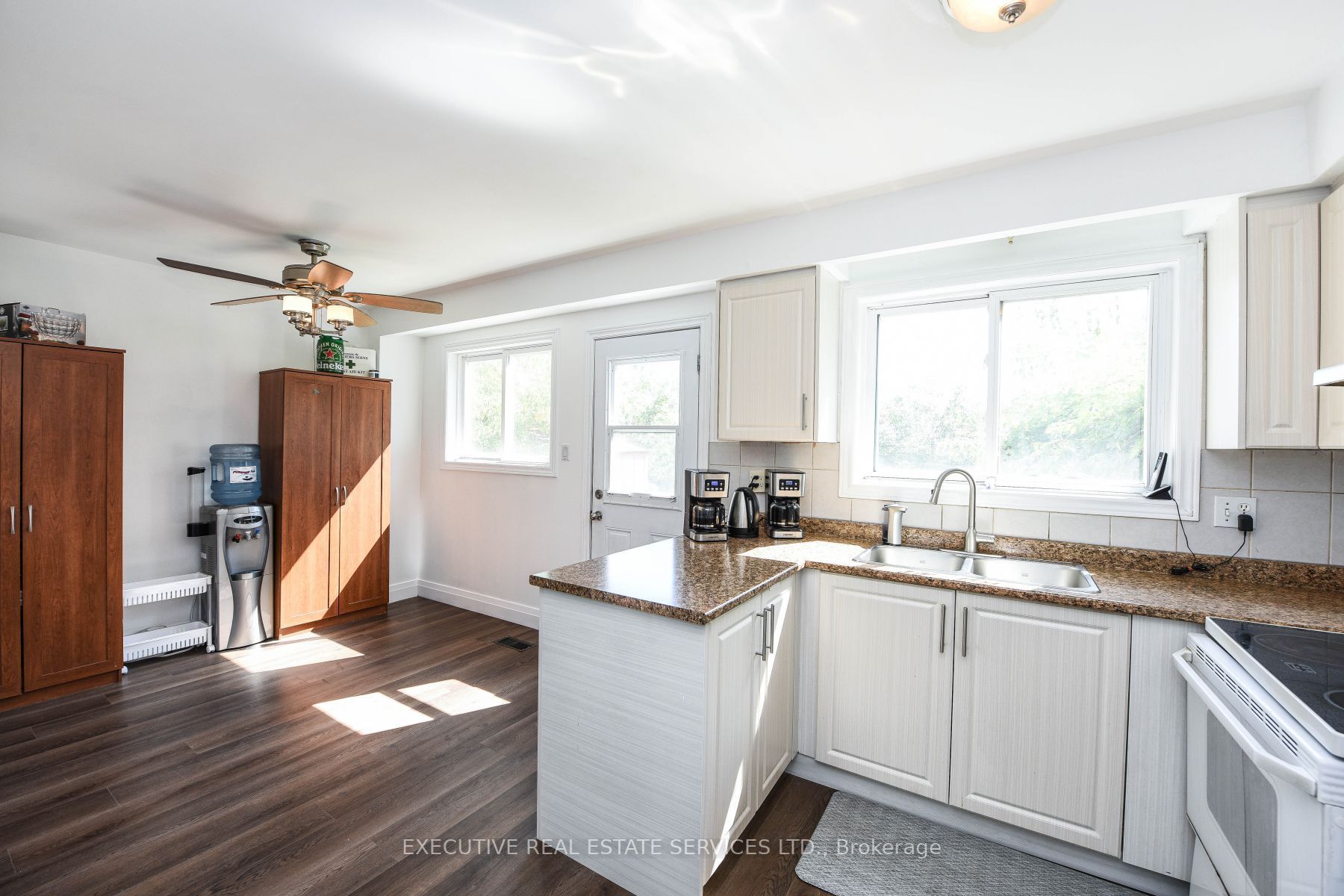 3380 Oakglade Cres