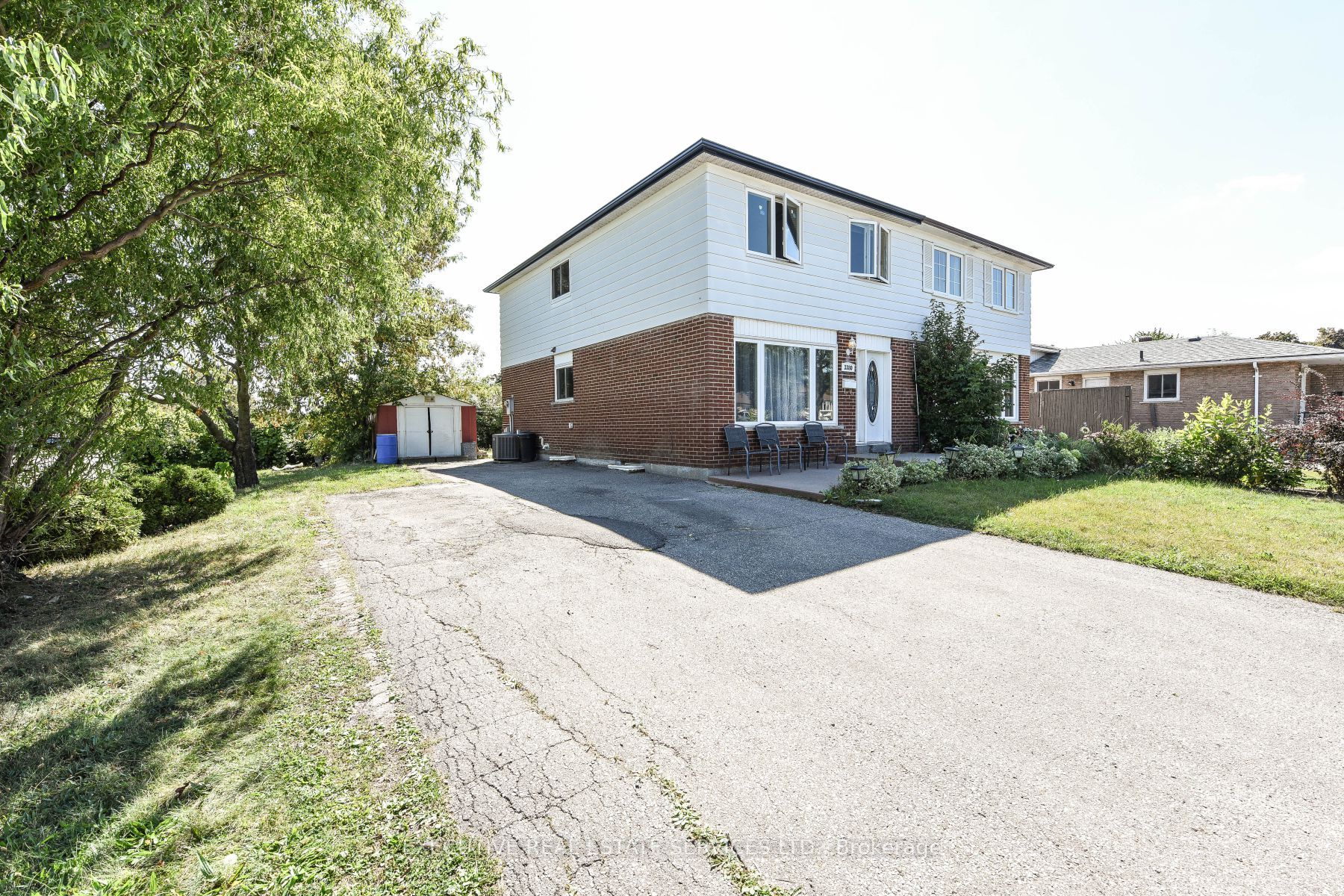 3380 Oakglade Cres