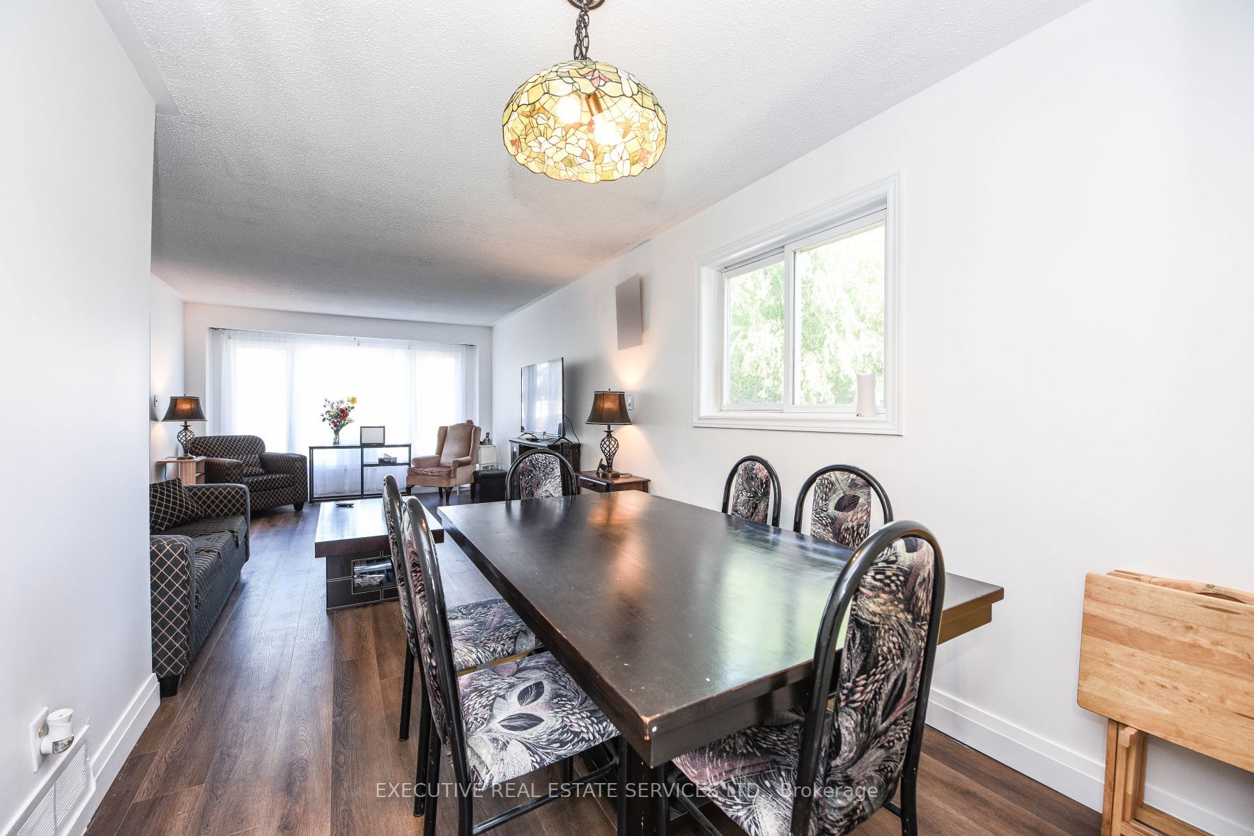 3380 Oakglade Cres