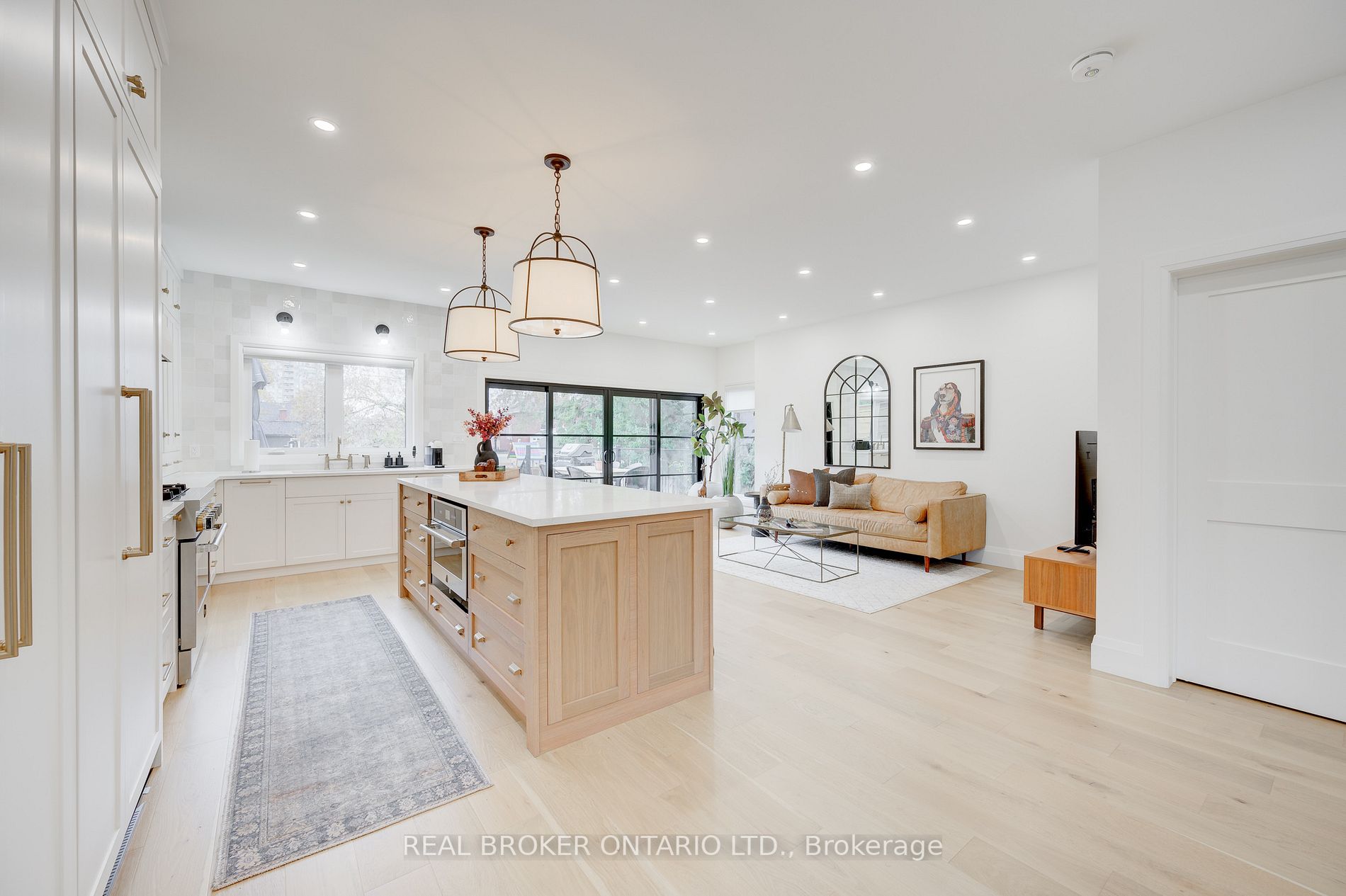 488 Holtby Ave
